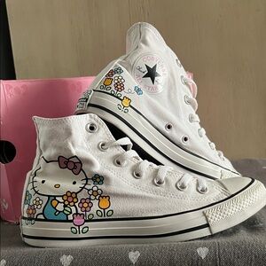 Converse Womens White Floral Hello Kitty Sneakers .. Rare Find